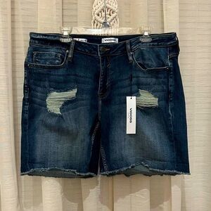 NWT Vigoss shorts Marley Mid Rise Destructed Tacked Cuff Shorts Indigo size 18